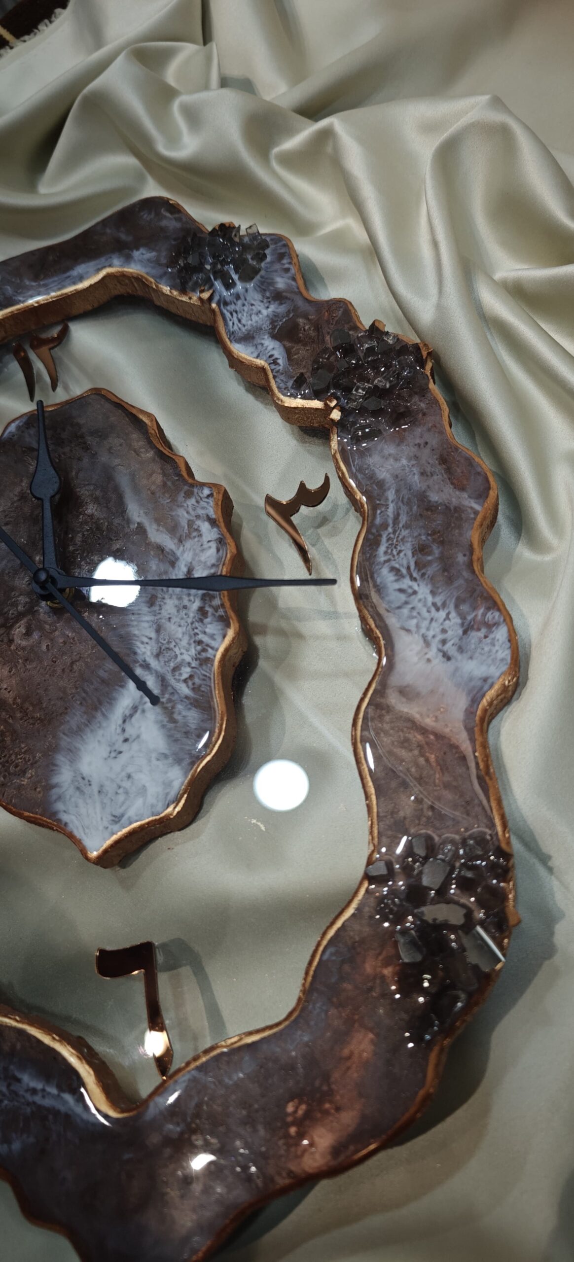 Luxurious Geode-Inspired Resin Wall Clock with Arabic Numerals