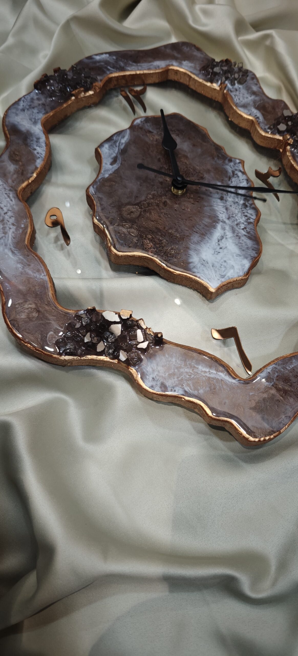 Luxurious Geode-Inspired Resin Wall Clock with Arabic Numerals - Image 3