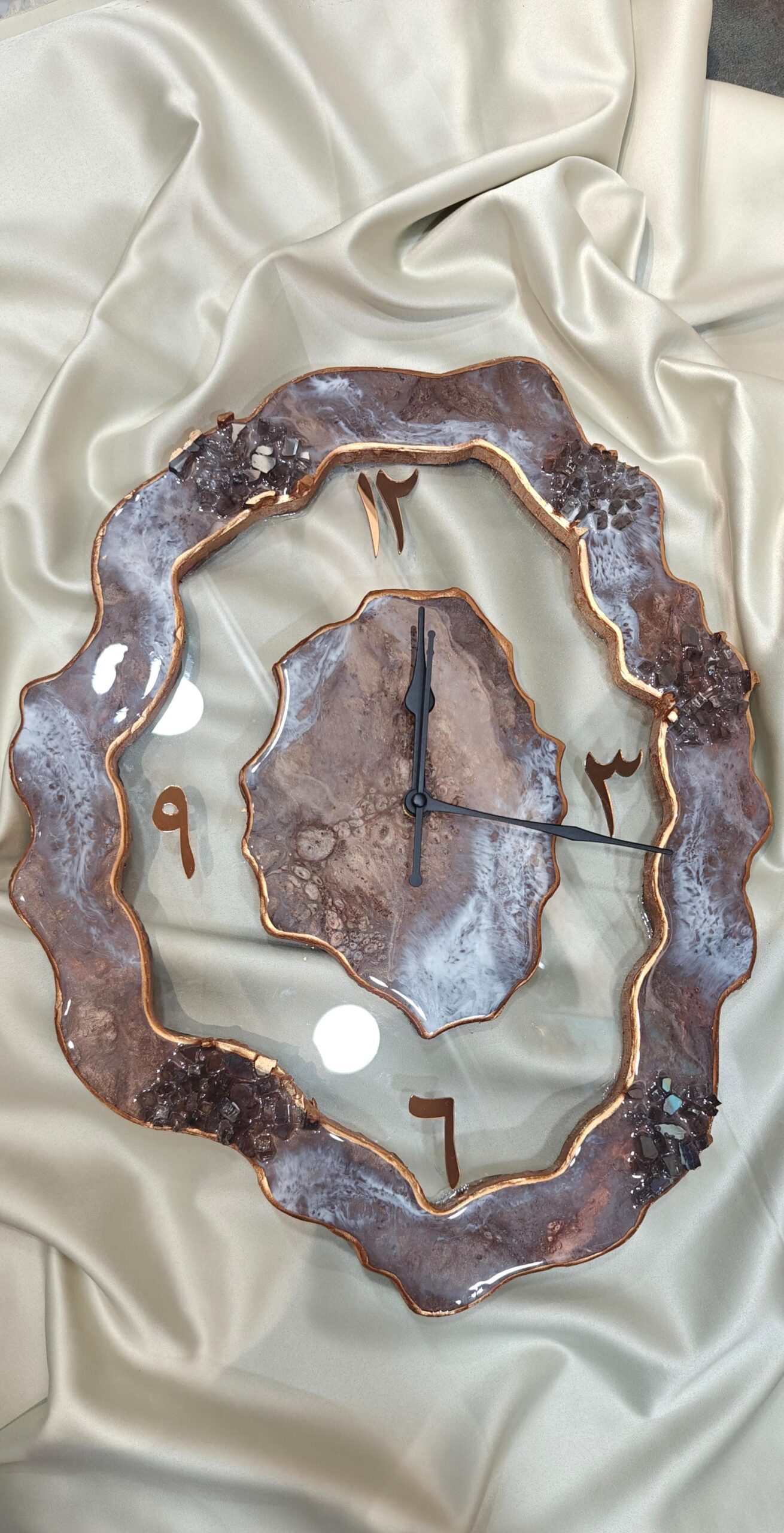 Luxurious Geode-Inspired Resin Wall Clock with Arabic Numerals - Image 2