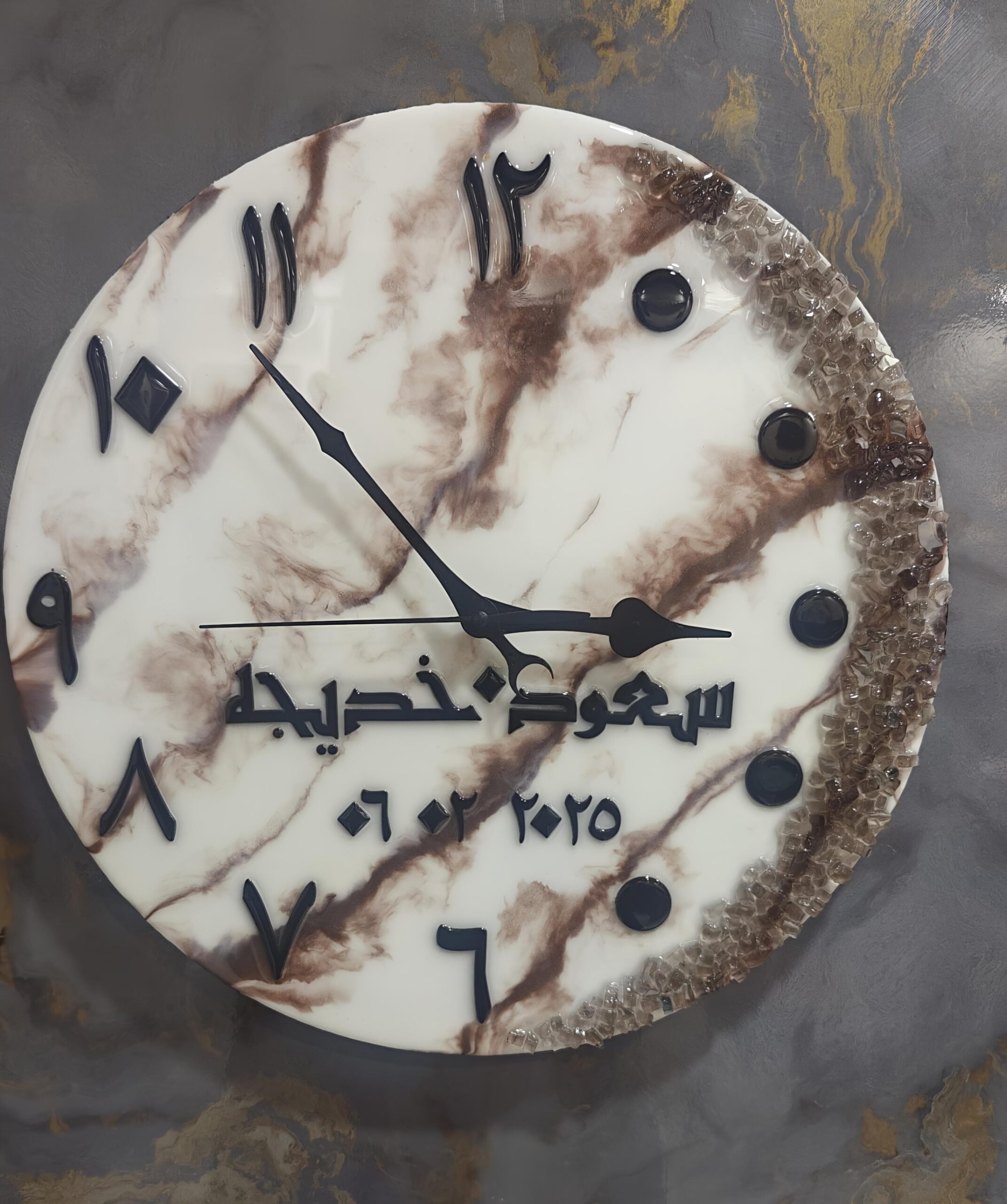 Resin clock with moon shape - Image 2