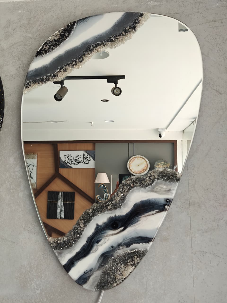 Geode-Inspired Resin LED Mirror - Image 2